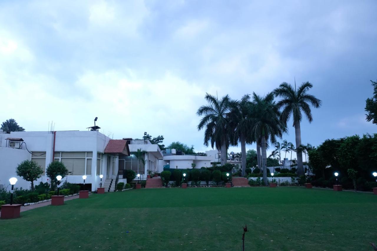 Black Mango Resort Kala Amb Buitenkant foto