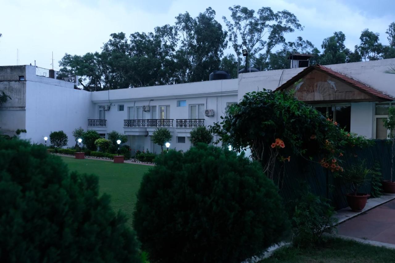Black Mango Resort Kala Amb Buitenkant foto
